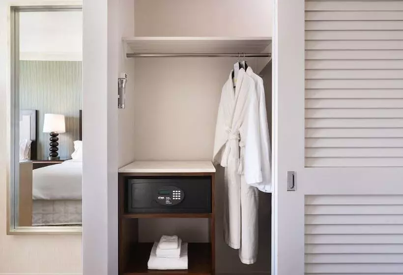 اتاق استاندارد با 2 تخت دوبل, Moana Surfrider, A Westin Resort & Spa, Waikiki Beach