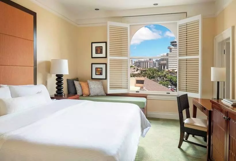اتاق لوکس, Moana Surfrider, A Westin Resort & Spa, Waikiki Beach