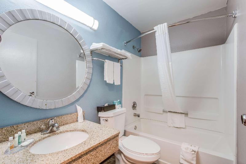 带大床的标准间, Quality Inn Atlanta Airport Central