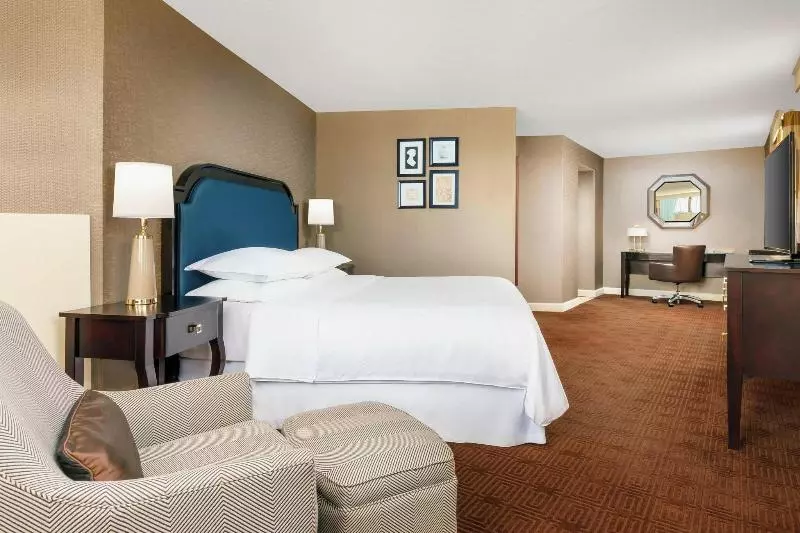 キングサイズベッドのスタンダードルーム, Sheraton Baltimore North