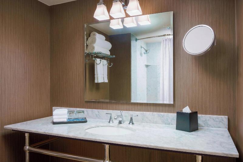 带大床的俱乐部房间, Sheraton Baltimore North