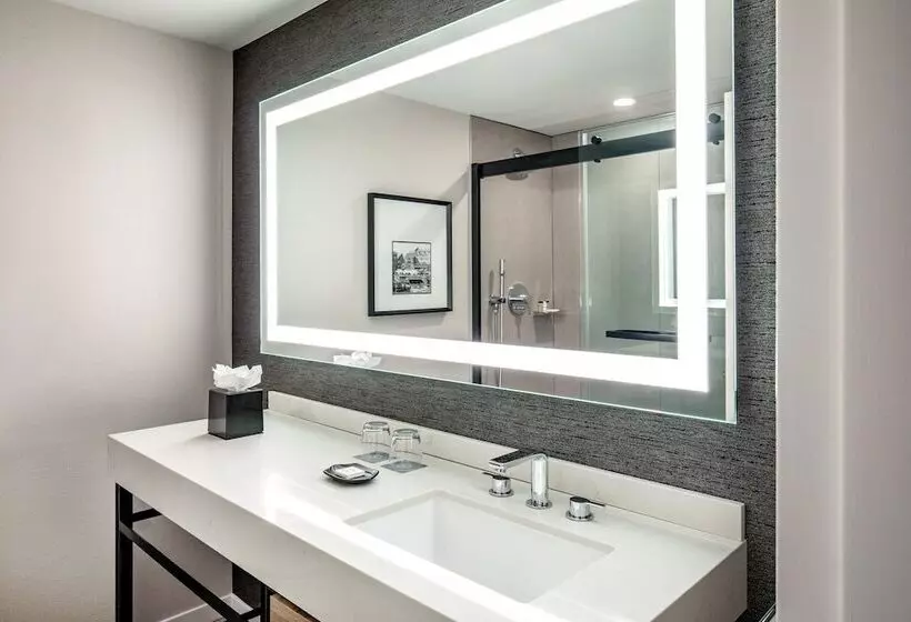 اتاق کلاب, Sheraton Portsmouth Harborside