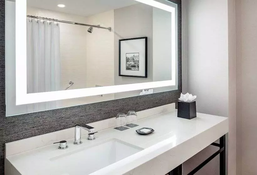 اتاق کلاب, Sheraton Portsmouth Harborside