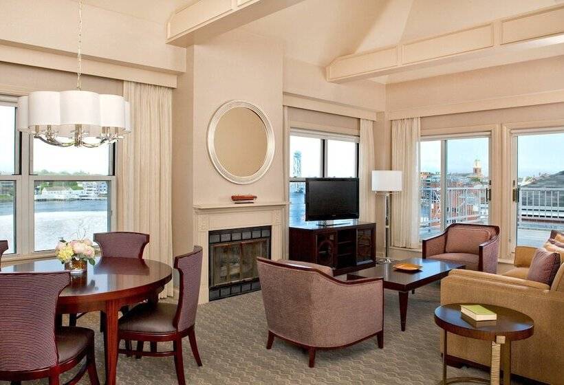 חדר קלאב, Sheraton Portsmouth Harborside