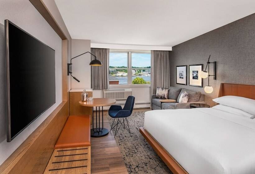 חדר קלאב, Sheraton Portsmouth Harborside