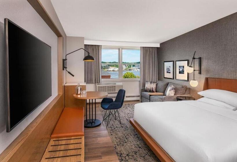 חדר סטנדרט עם מיטת קינג, Sheraton Portsmouth Harborside
