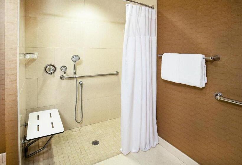 غرفة كلوب سرير كينج, Sheraton Portsmouth Harborside