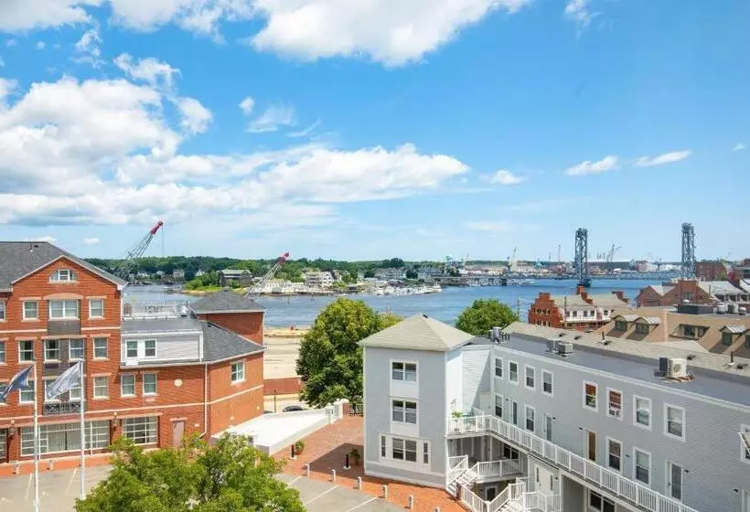 اتاق استاندارد با تخت بزرگ برای معلولان, Sheraton Portsmouth Harborside