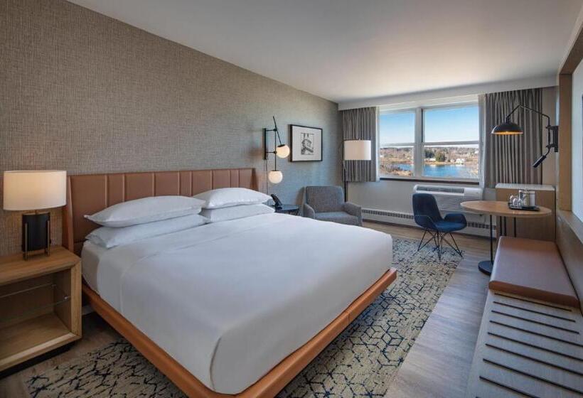 Номер Стандарт Кровать Кинг Адаптированный для Инвалидов, Sheraton Portsmouth Harborside