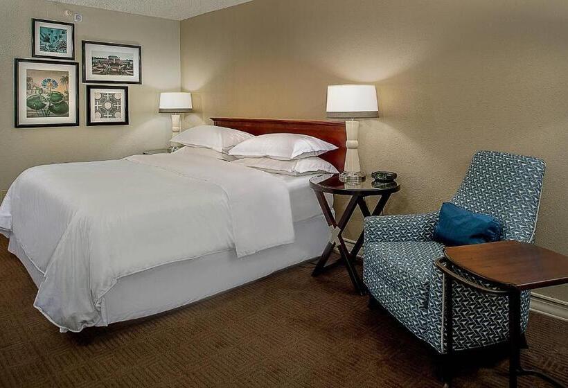 キングサイズベッドのスタンダードルーム, Sheraton Westport Lakeside Chalet