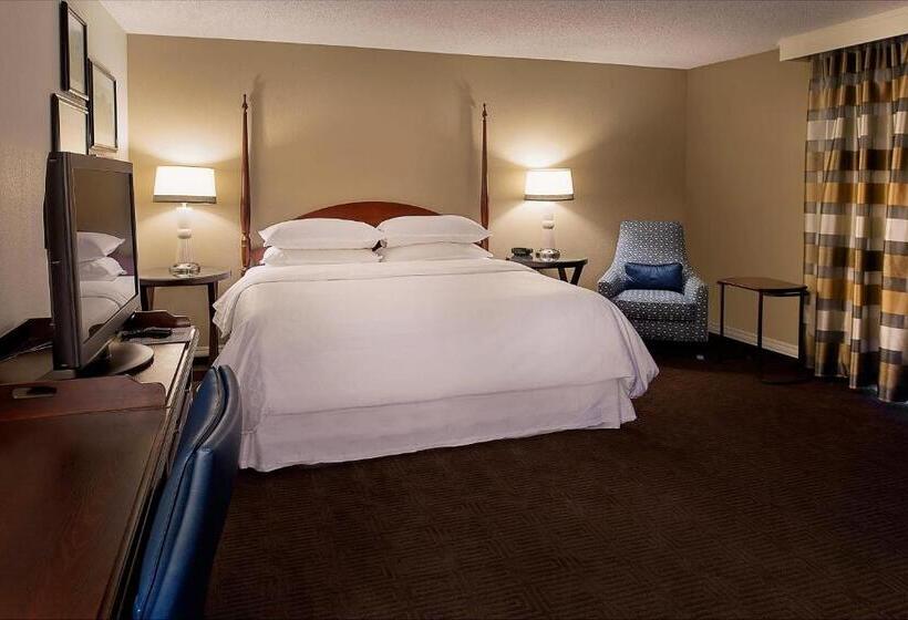 キングサイズベッドのスタンダードルーム, Sheraton Westport Lakeside Chalet