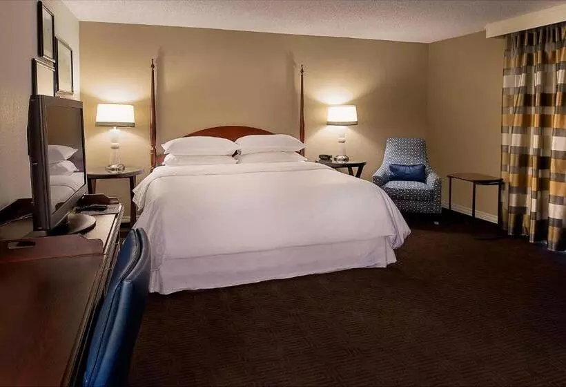 キングサイズベッドのスタンダードルーム, Sheraton Westport Lakeside Chalet