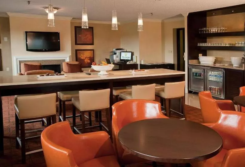 キングサイズベッドのクラブルーム, Sheraton Westport Lakeside Chalet