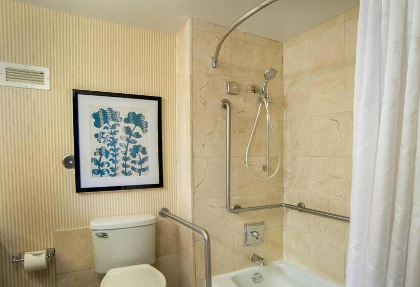 身障者適用スタンダードルーム, Sheraton Westport Lakeside Chalet