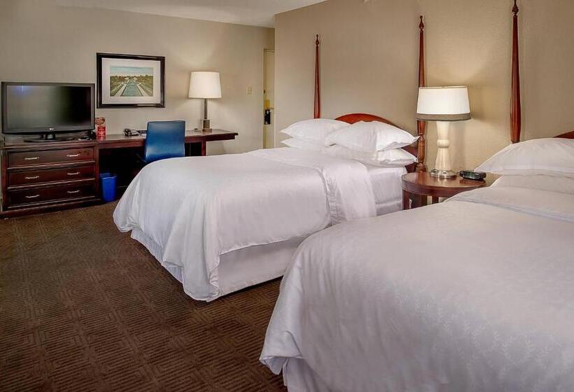 キングサイズベッドのスタンダードルーム, Sheraton Westport Lakeside Chalet