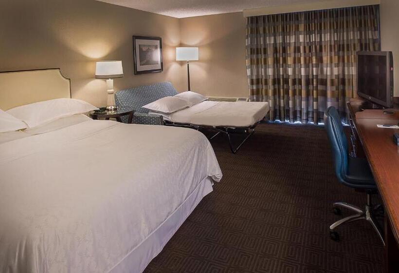 キングサイズベッドのスタンダードルーム, Sheraton Westport Lakeside Chalet