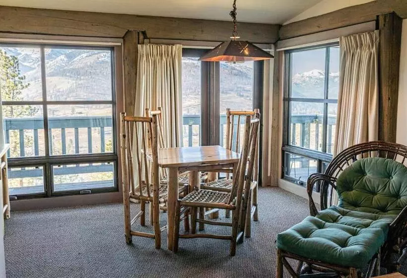 スタンダードインサイドビュールーム, Sun Mountain Lodge