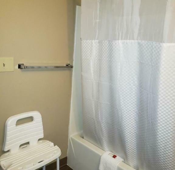 Quarto Estandar Cama King para Deficientes Físicos, Super 8 By Wyndham Milwaukee Airport