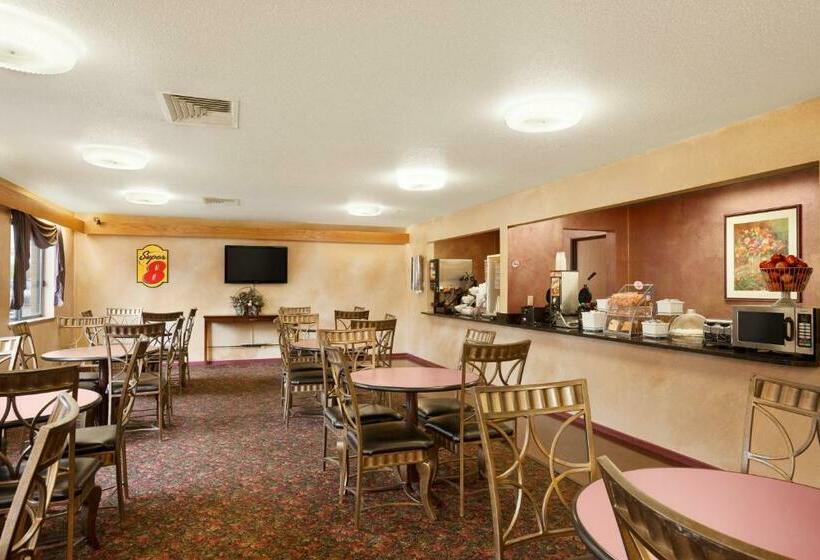 Quarto Estandar Cama King para Deficientes Físicos, Super 8 By Wyndham Milwaukee Airport