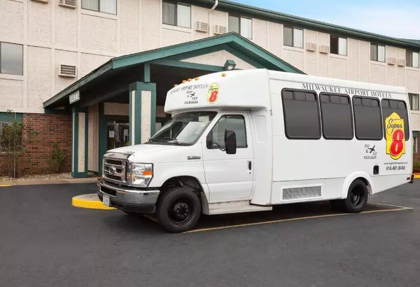 استودیوی استاندارد, Super 8 By Wyndham Milwaukee Airport