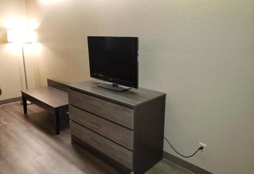 استودیوی استاندارد, Super 8 By Wyndham Milwaukee Airport