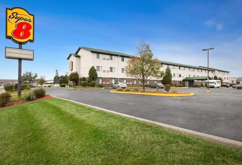 اتاق استاندارد با تخت بزرگ, Super 8 By Wyndham Milwaukee Airport