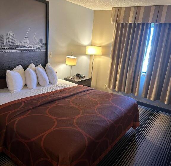 带大床的标准间, Super 8 By Wyndham Milwaukee Airport