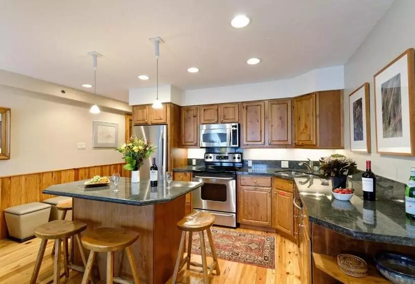 2 Bedroom Premium Apartment, The Crestwood Snowmass Village