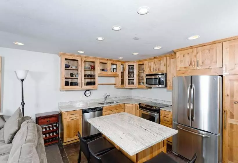 3 Bedroom Premium Apartment, The Crestwood Snowmass Village