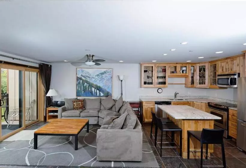 3 Bedroom Premium Apartment, The Crestwood Snowmass Village