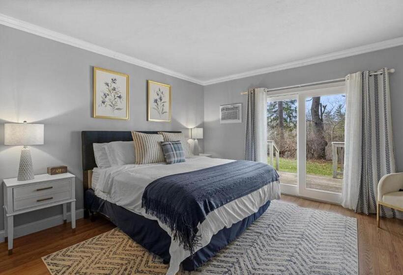 غرفة قياسية سرير كينج, The Hartness House