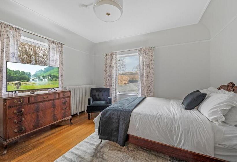 غرفة قياسية, The Hartness House