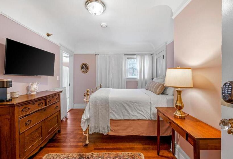 غرفة قياسية, The Hartness House