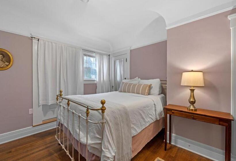 غرفة قياسية, The Hartness House