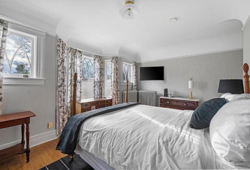 غرفة قياسية, The Hartness House