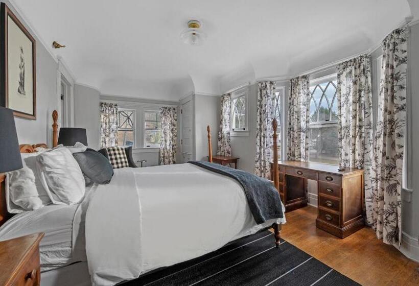 غرفة قياسية, The Hartness House