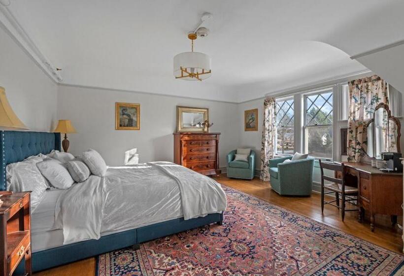 غرفة قياسية, The Hartness House