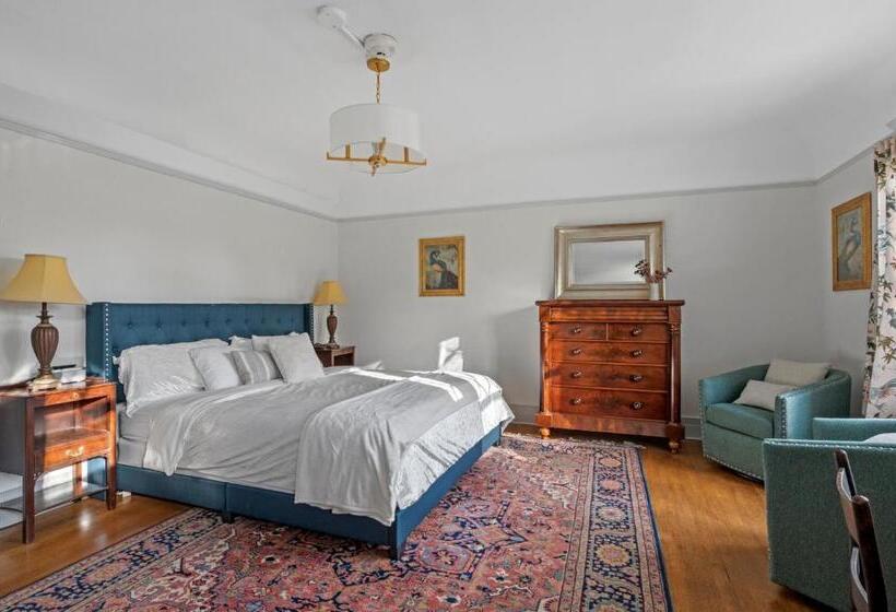 غرفة قياسية, The Hartness House