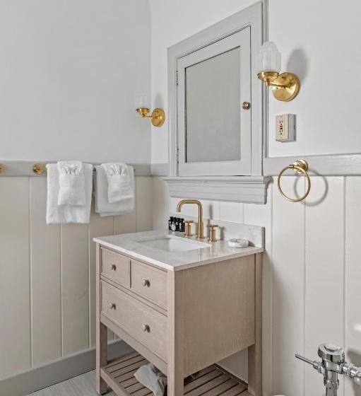 غرفة قياسية, The Hartness House