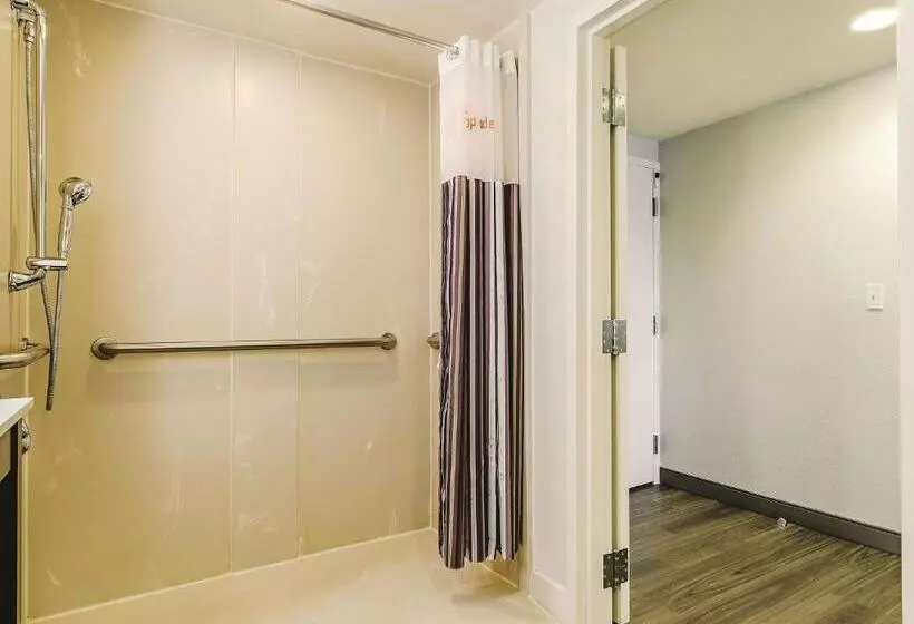 اتاق استاندارد برای معلولان, La Quinta By Wyndham Warwick Providence Airport