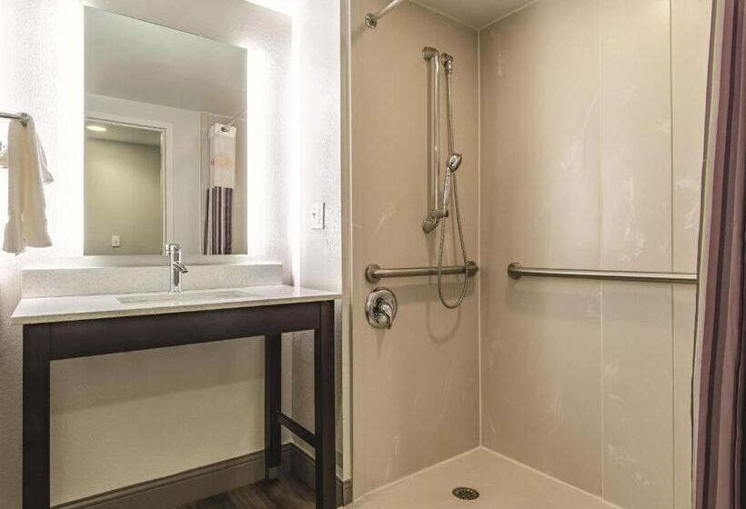 Номер Стандарт Адаптированный для Инвалидов, La Quinta By Wyndham Warwick Providence Airport