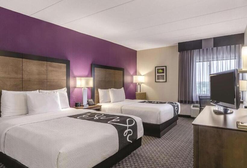 Номер Deluxe, La Quinta By Wyndham Warwick Providence Airport