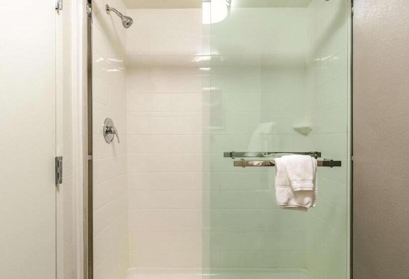 غرفة ديلوكس سرير كينج, La Quinta By Wyndham Warwick Providence Airport