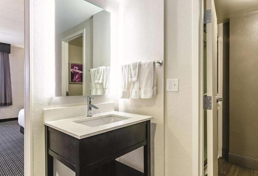 Номер Deluxe Кровать Кинг, La Quinta By Wyndham Warwick Providence Airport