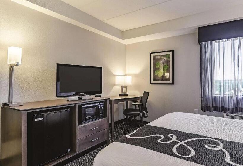 Номер Стандарт, La Quinta By Wyndham Warwick Providence Airport