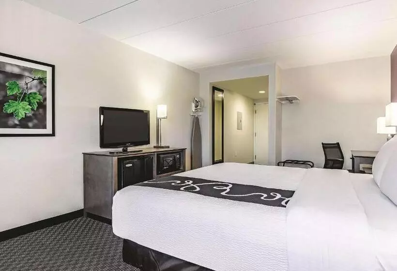 سوئیت با تخت بزرگ, La Quinta By Wyndham Warwick Providence Airport