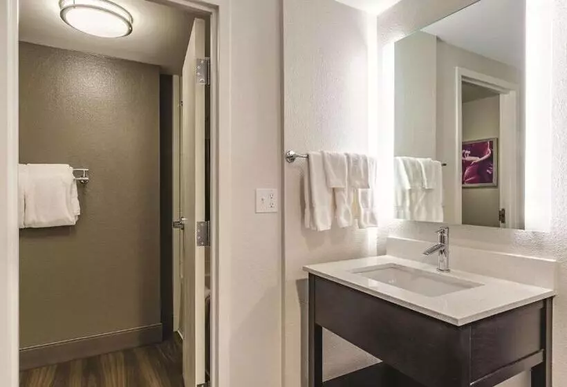 سوئیت با تخت بزرگ, La Quinta By Wyndham Warwick Providence Airport