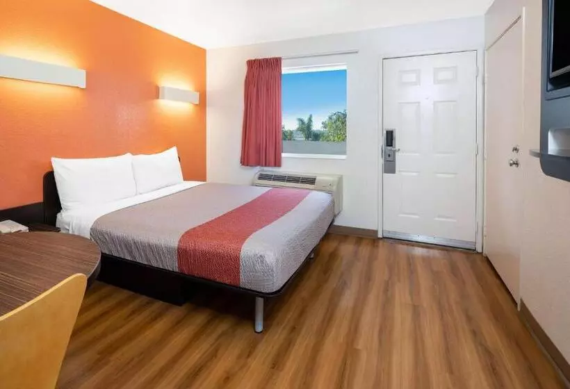 اتاق استاندارد برای معلولان, Motel 6ventura, Ca South