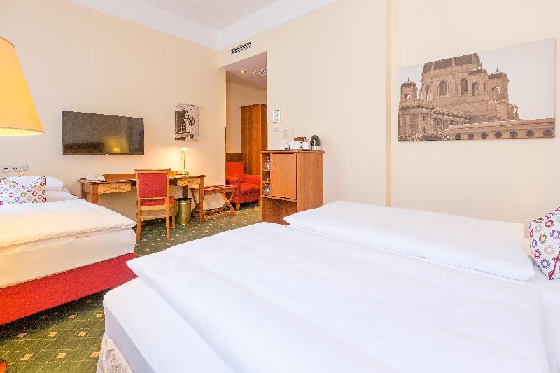 غرفة قياسية مطلّة علي حمام السباحة, Ocean Coast Hotel At The Beach Amelia Island