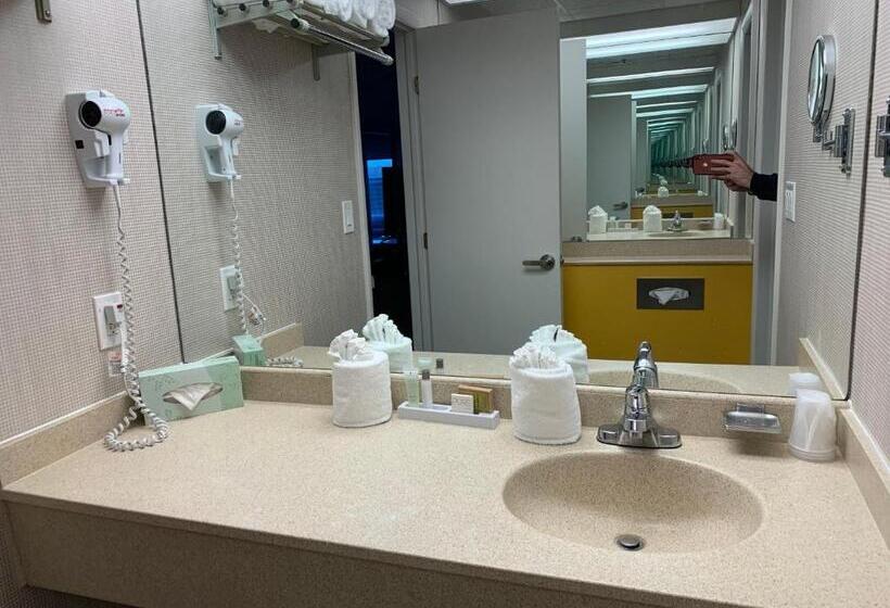 标准工作室, Split Rock Resort